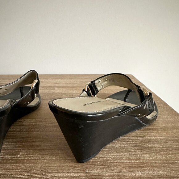 Black Shiny Thong Sandals Womens Size 8 Wedge Heel - Picture 5 of 8